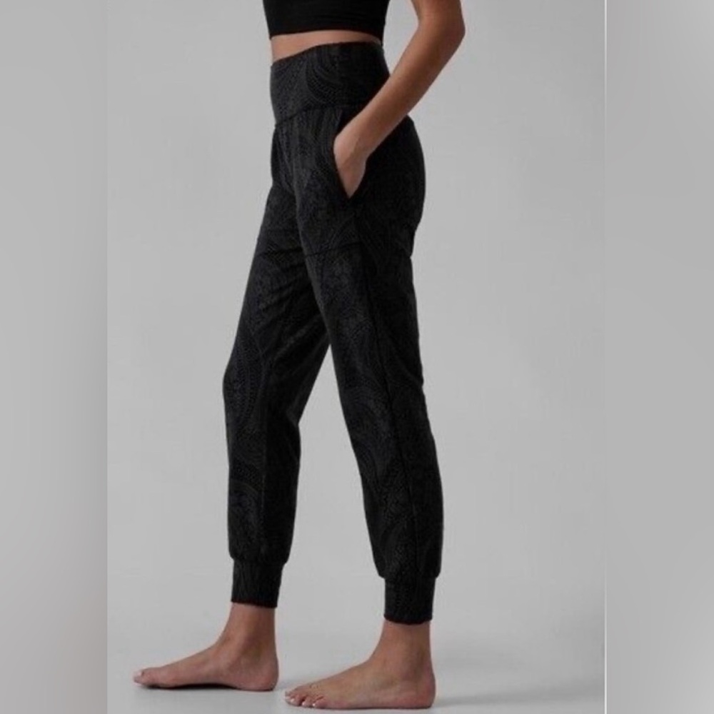 Athleta Salutation textured jogger leggings Sz L